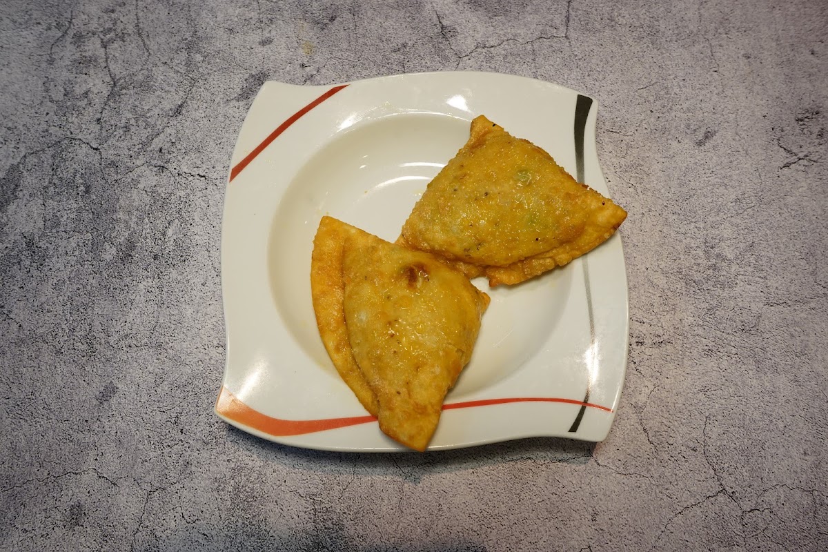 Teller mit Samosas in der Grill Ecke Gießen